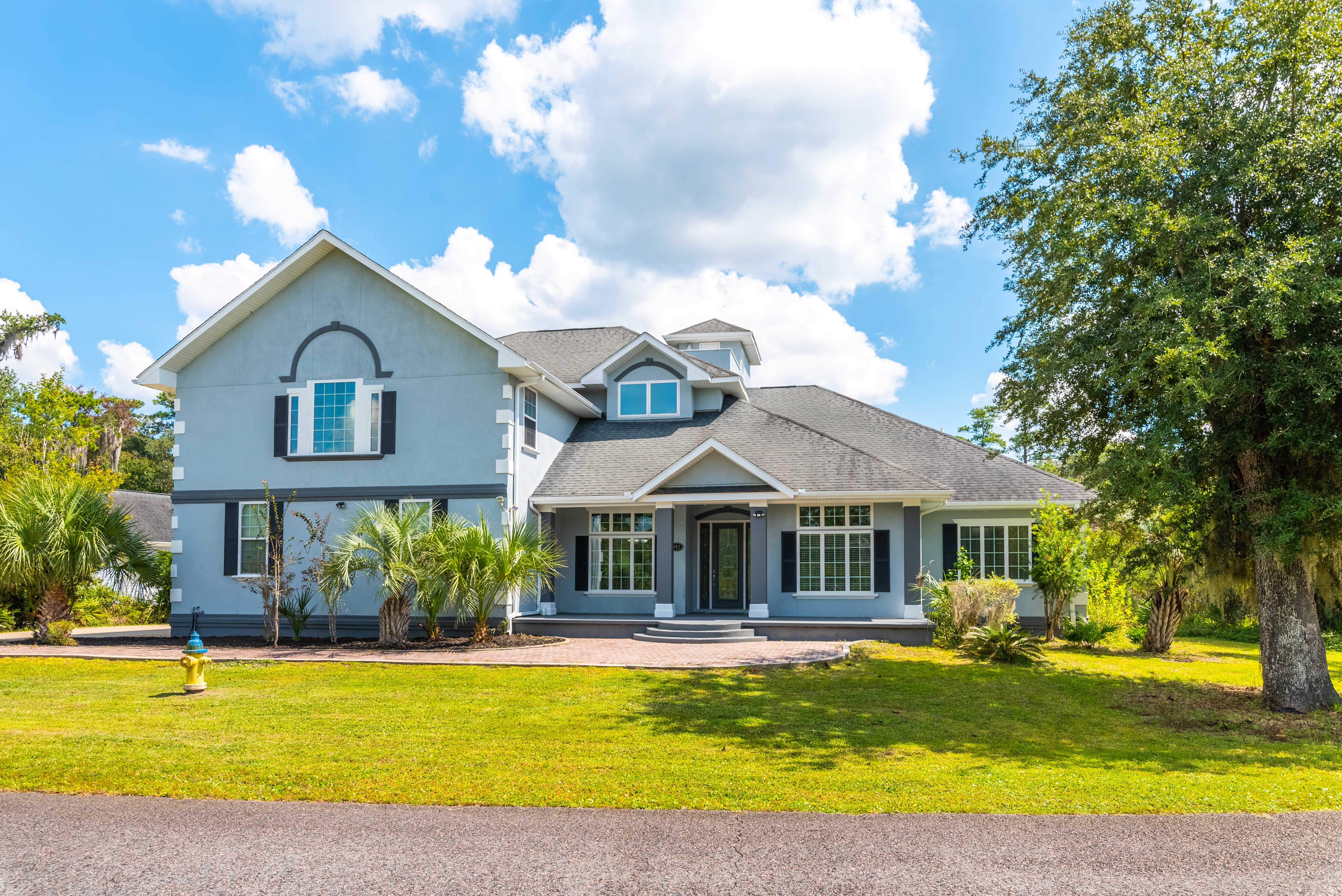 Exterior of 902 Riverview Drive East